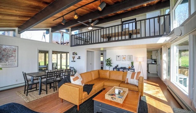 Hawks Nest · Mountain Top Cabin w/Amazing Views, Coffee, Games