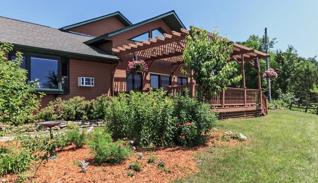 Hawks View's Black Hawk Lodge