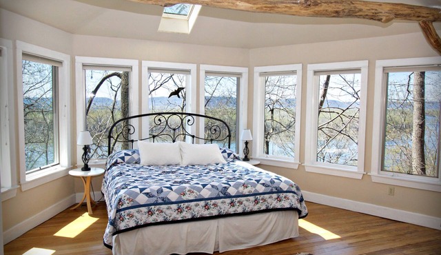 Hawks View's Marsh Hawk Cottage