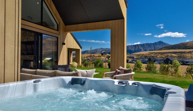 Hawkstone Stunning property in Jacks Point