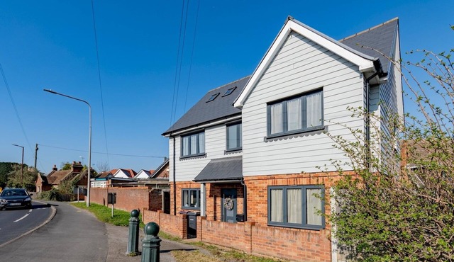 Hawkwell Retreat 5 Bedroom home | Hockley - Pass the Keys