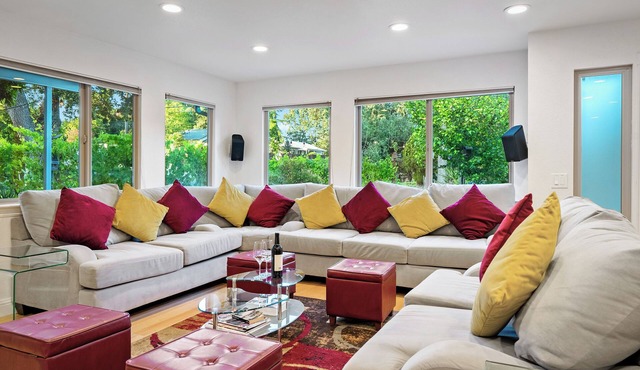 Hawley Days: 3 BR, 2 BA House in Templeton, Sleeps 10