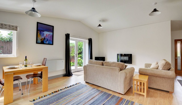 Hawthorn Cottage - One Bedroom House, Sleeps 2