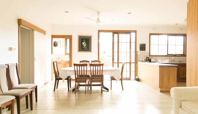 Hawthorn Holiday House