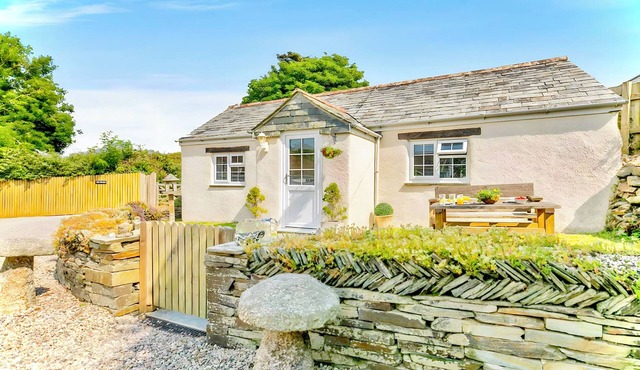 HAWTHORN, pet friendly, with a garden in Crackington Haven