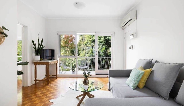 Hawthorn's Tranquil Haven Free WiFi