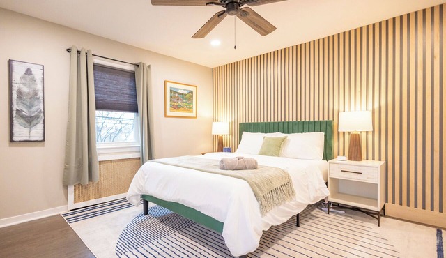 Hawthorne 2 Bed 1.5 Bath w/Office -Pets OK, Laundry In-Unit, Parking, Fios, Safe