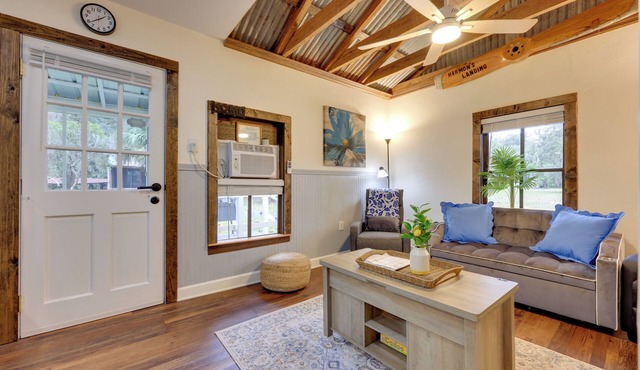 Hawthorne Angler's Cabin w/Lake + Dock Access!