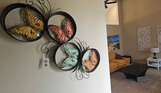 Hawthorne Hideaway is a Charming 3-bedrm bed & breakfast in West DSM with WiFi