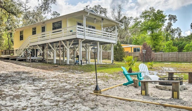 Hawthorne Hideaway with Waterfront Fire Pit!