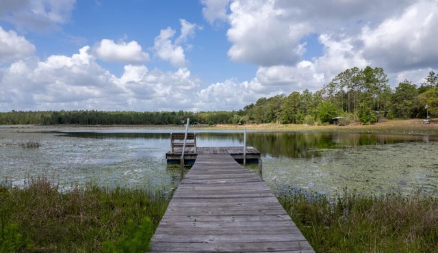 Hawthorne Retreat w/Waterfront Fire Pit!