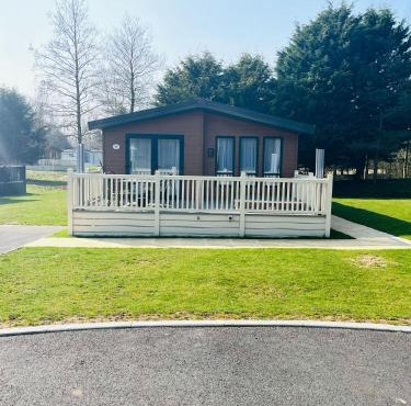 Hawthorne Villa with Hot Tub
