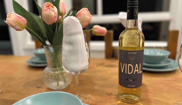 Hay Bay waterfront retreat - Joyce's cottage