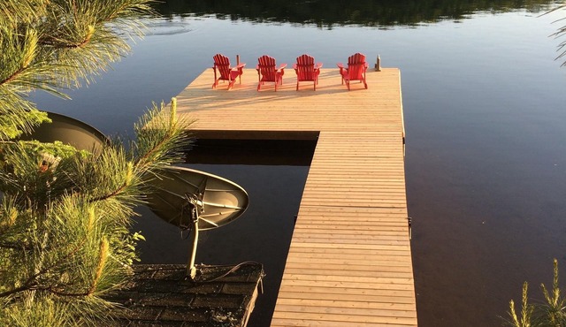 Hay Lakehouse w/hot tub and amazing sunset views!