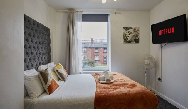 Hay Living at DealHouse Stylish Apartment