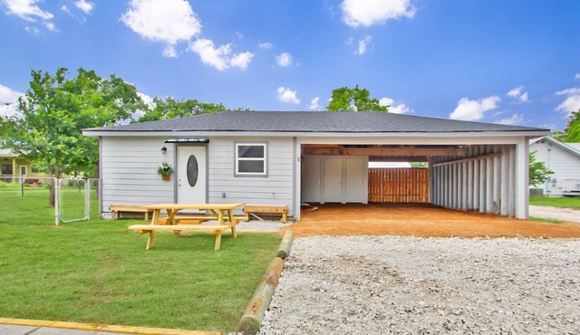 Hayday Getaway - Convenient Pet Friendly Cottage