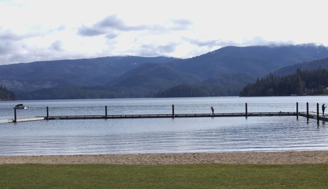 Hayden Lake Retreat I Peaceful Lake Views, Private Deck & Free Parking