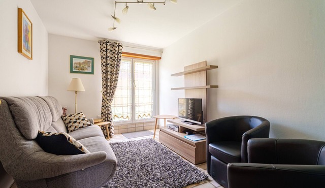Haydi 3-Star Cottage with Shared Pool on the Alsace Wine Route in Itterswiller