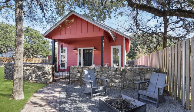 Haydon Cottage I Romantic, Dripping Springs