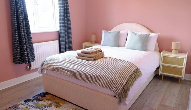 Haydon Stays Swindon (5Bed sleeps 9)