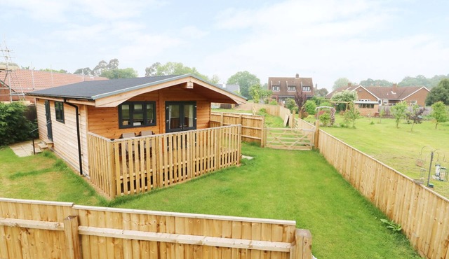 HAYFIELDS, pet friendly, character holiday cottage in Grimston