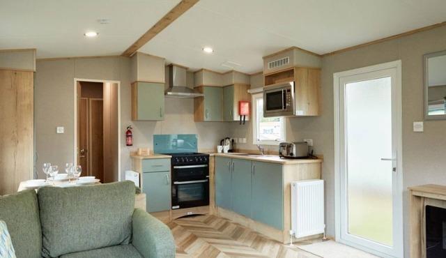 HayIing Island Silver 3 Bed Caravan H011