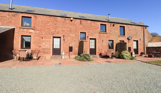 HAYLOFT COTTAGE, family friendly, with open fire in Bolton Low Houses