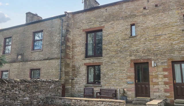 HAYLOFT COTTAGE, pet friendly, with a garden in Newbiggin-On-Lune