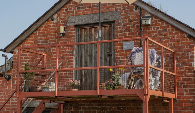 HAYLOFT, pet friendly, character holiday cottage in Almeley