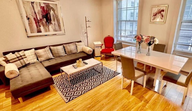 Haymarket 2: Large Central Apt!