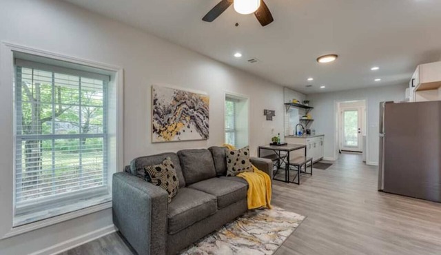 Haynie’s Hidden Getaway- 9mins from ATL airport!