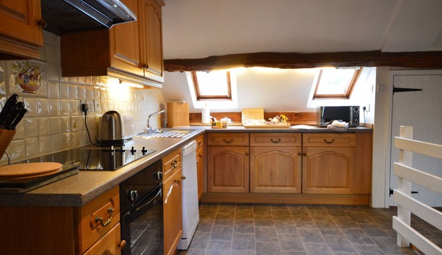 Haywain Cottage - sleeps 3 guests in 2 bedrooms