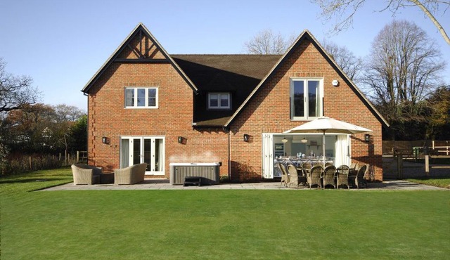 Hayward House, Hot Tub, Large Garden