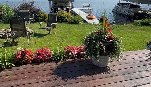 Hayward, Wisconsin Waterfront Cabin located on Nelson Lake, Pontoon available.