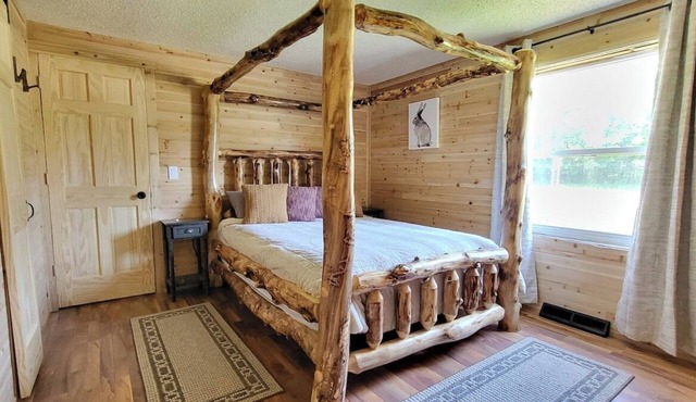 Haywire Haus, Pictured Rocks, Hot Tub, ORV Trail