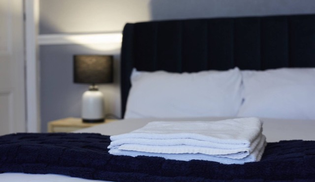 Hayy 5-Bedroom Contractor Stay Huddersfield