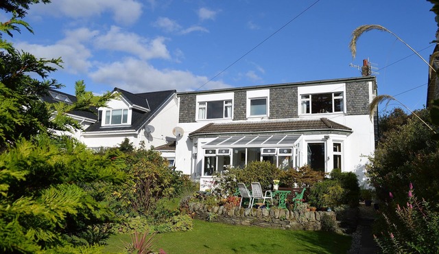 Hazel Bank Villa holiday Apartment, Dunoon, pet friendly, sleeps 4