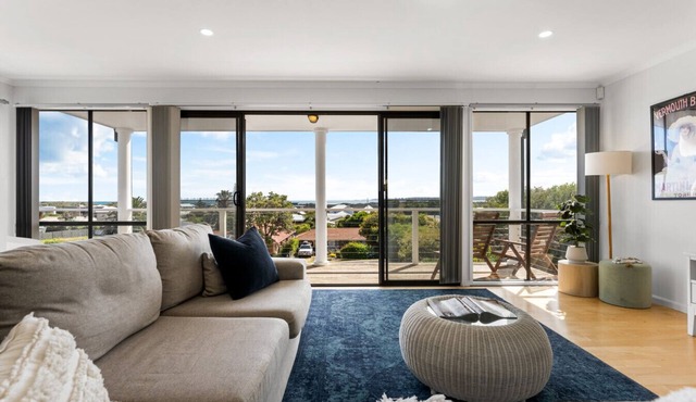 Hazel Beach House with ocean views