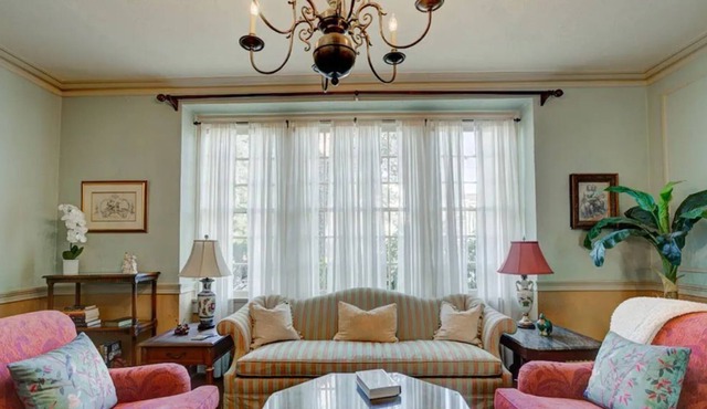 “Hazel”-Beautiful 1937 vintage Belhaven Apt.!