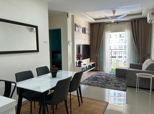 Hazel Luxe Apartment