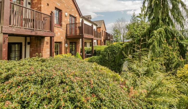 HAZEL NOOK 21 ULLSWATER SUITE, romantic, with pool in Penruddock