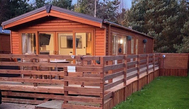 Hazel Oaks - Two Bedroom Lodge - Hot Tub!