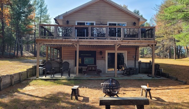 Hazel's Goose Creek Lodge - Private Riverfront! Very Serene and Peaceful! Central A/C!