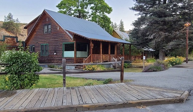 Hazel's, on the Old Western Boardwalk in Down Winthrop, WA-5 Bedrooms Sleeps 10