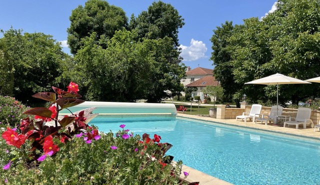 Hazelnut Cottage in the Grounds of 16th Cent. Historic Manor,12mx6m Heated Pool