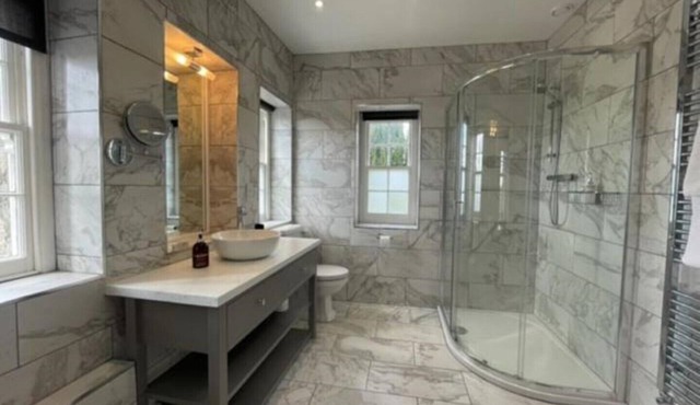 Hazelwood, stylish, sunny apartment in a pretty Somerset village