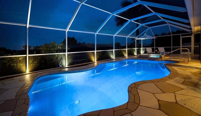 HD Smart TV's, Kayaks, Pool & Spa, WIFI, Gulf Access, E-Dart Board, Bar, Grill