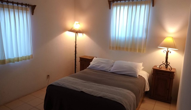 HdP: Room #5 Budget Traveler with (2) queen size beds and sofa bed