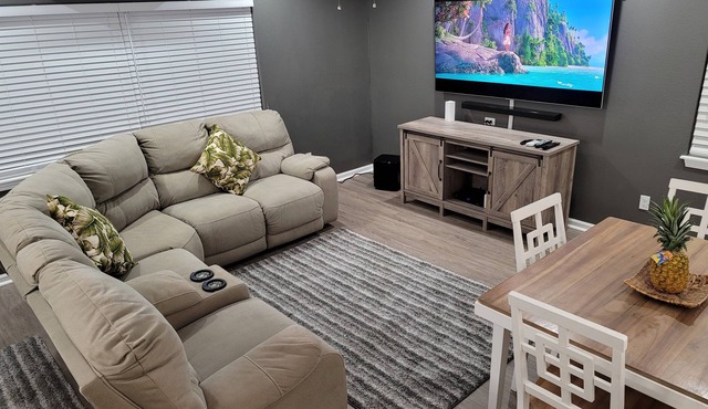 He Pakele Nani "A beautiful escape" Fully furnished 4bed 3bath private driveway