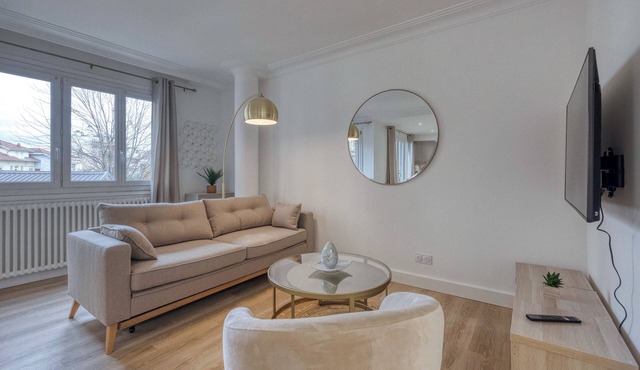 #HE | The Golden Escape 🪙 | Ile Verte, luminous, renovated